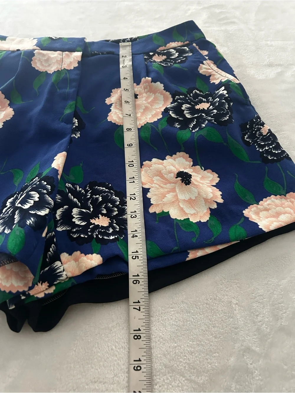 Ann Taylor The Drapey Mom High Rise Blue Printed Shorts  Women’s Size 8